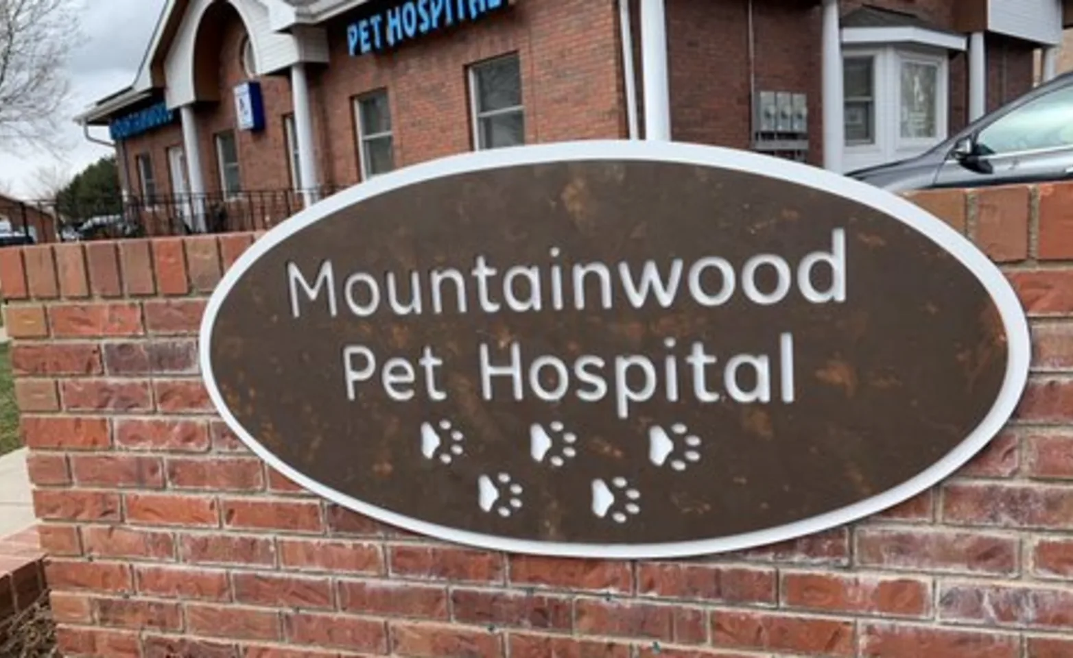 Mountainwood Pet Hospital Sign